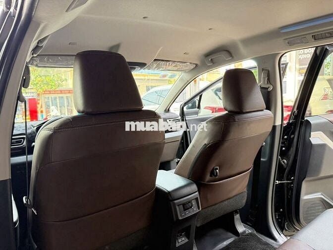 Toyota Innova 2025 Cross 2.0 CVT - 11,000 km.