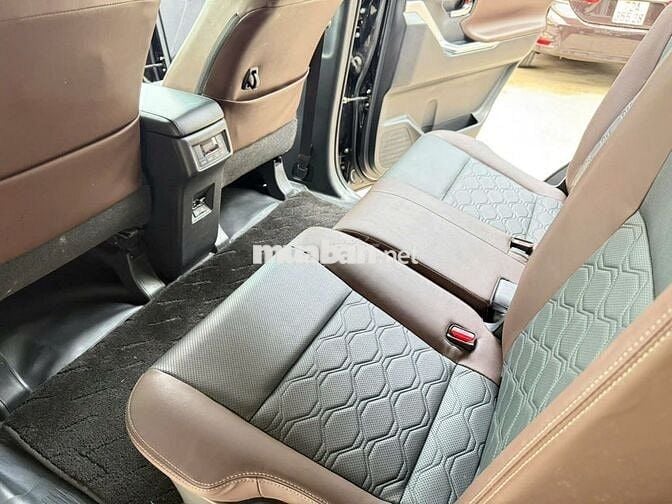 Toyota Innova 2025 Cross 2.0 CVT - 11,000 km.