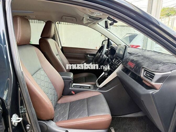 Toyota Innova 2025 Cross 2.0 CVT - 11,000 km.