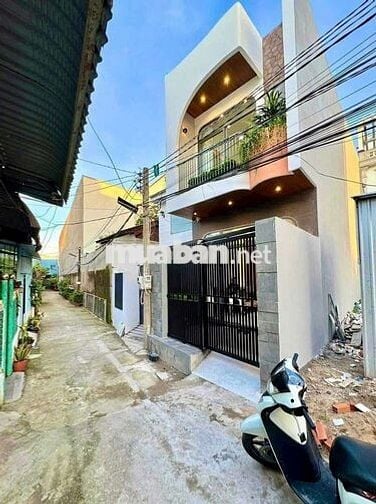 NHÀ CAO CẤP - HẺM 124 MẬU THÂN