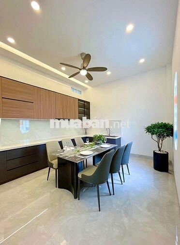 NHÀ CAO CẤP - HẺM 124 MẬU THÂN