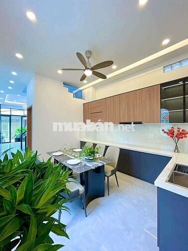 NHÀ CAO CẤP - HẺM 124 MẬU THÂN