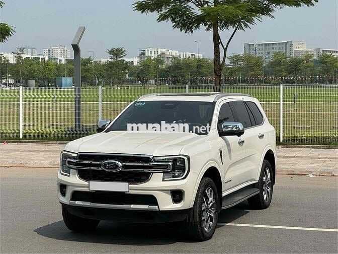 Everest Titanium 4x4 AT đẹp xuất sắc đi 20.000km