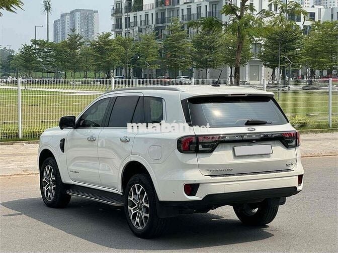Everest Titanium 4x4 AT đẹp xuất sắc đi 20.000km