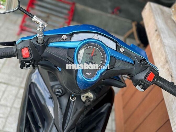 Ex 135 máy êm xe sạch sẽ