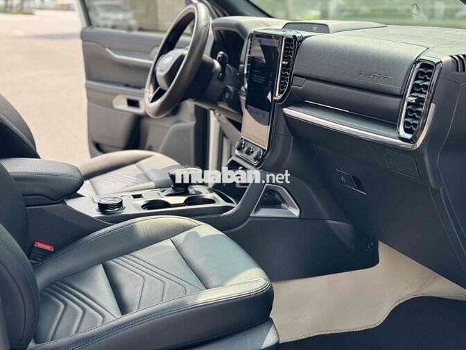 Everest Titanium 4x4 AT đẹp xuất sắc đi 20.000km