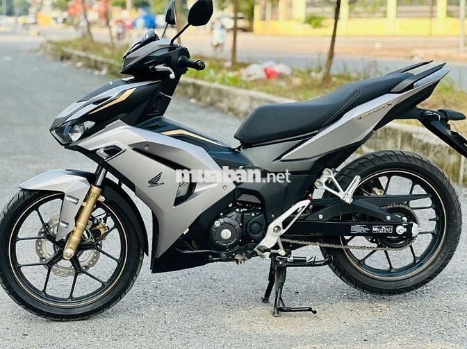 Xe máy Honda Winner X màu bạc côn tay