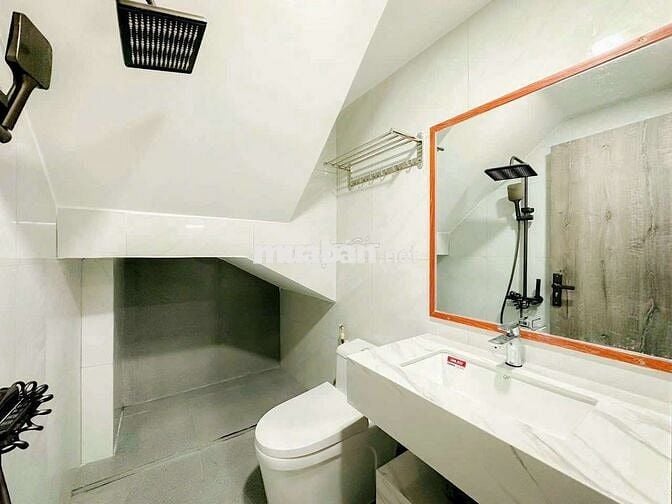 nhà mới đẹp giá họp lý. mà còn ở q7 nữa khách ơi.liên hêk e để mua nhe