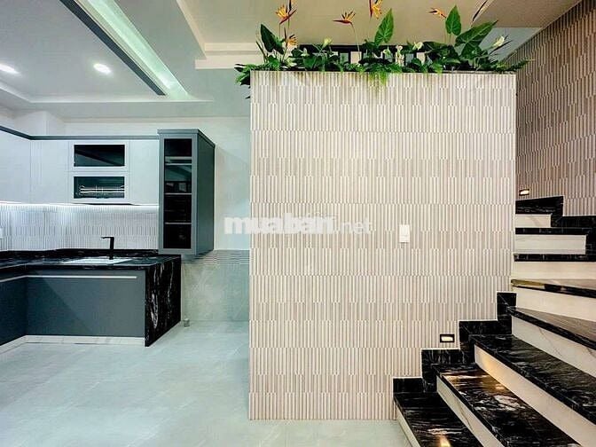 nhà mới đẹp giá họp lý. mà còn ở q7 nữa khách ơi.liên hêk e để mua nhe