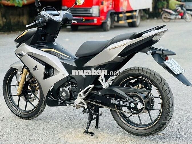 Xe máy Honda Winner X màu bạc côn tay