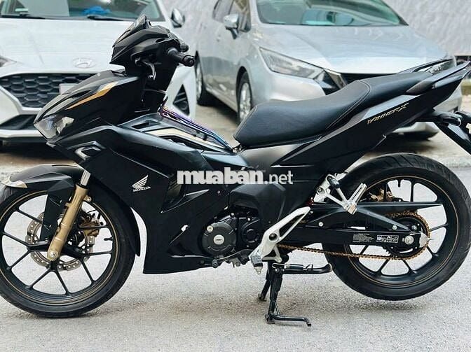 Xe máy Honda Winner V4 màu đen côn tay
