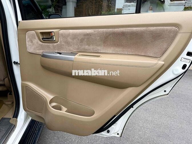 Toyota Fortuner 2011 2.5G dầu số sàn, full ghế nỉ