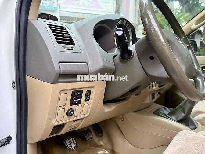 Toyota Fortuner 2011 2.5G dầu số sàn, full ghế nỉ