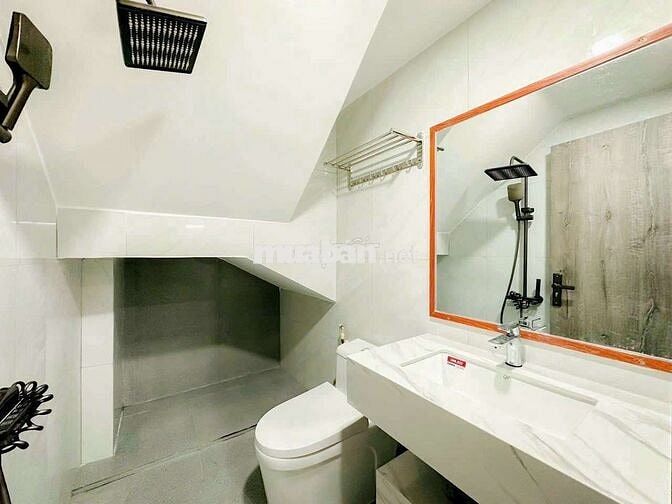 nhà mới đẹp giá họp lý. mà còn ở q7 nữa khách ơi.liên hêk e để mua nhe