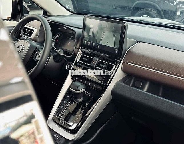 Toyota Innova Cross 2025 - 11000 Km
