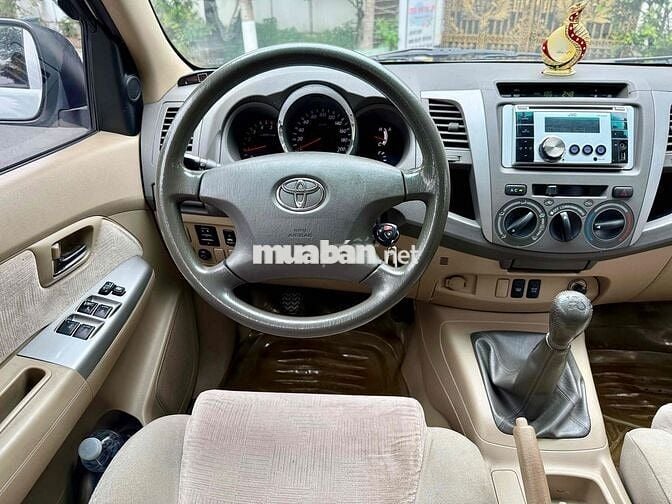 Toyota Fortuner 2011 2.5G dầu số sàn, full ghế nỉ