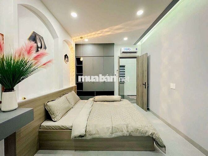 nhà mới đẹp giá họp lý. mà còn ở q7 nữa khách ơi.liên hêk e để mua nhe