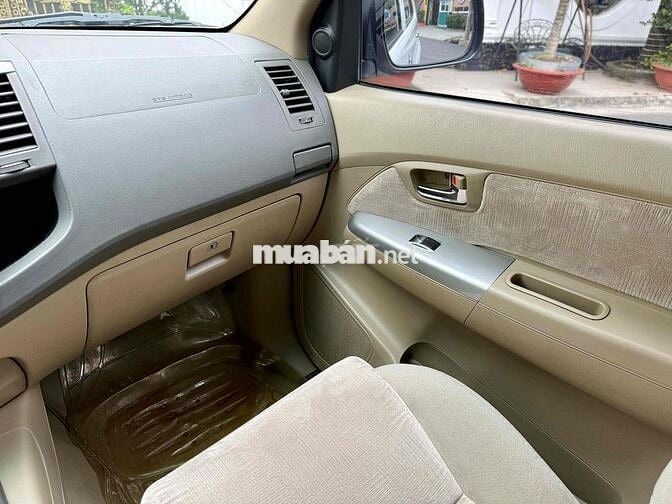 Toyota Fortuner 2011 2.5G dầu số sàn, full ghế nỉ
