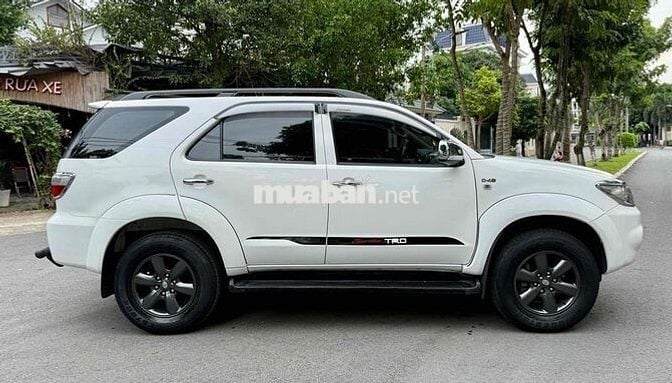 Toyota Fortuner 2011 2.5G dầu số sàn, full ghế nỉ