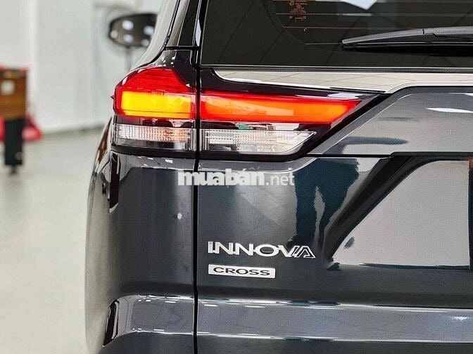 Toyota Innova Cross 2025 - 11000 Km