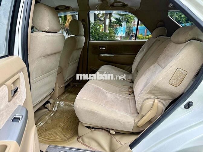 Toyota Fortuner 2011 2.5G dầu số sàn, full ghế nỉ