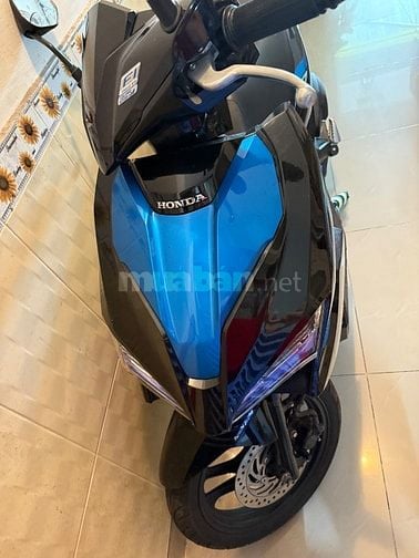 Cần bán xe honda air blade màu xanh đen 2017