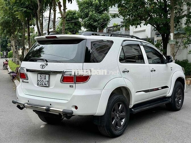 Toyota Fortuner 2011 2.5G dầu số sàn, full ghế nỉ