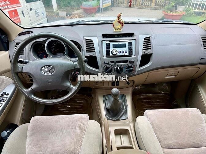 Toyota Fortuner 2011 2.5G dầu số sàn, full ghế nỉ