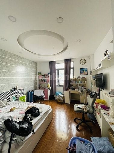 GẤP BÁN HOÀNG HOA THÁM, PHÚ NHUẬN- SÁT MẶT TIỀN- 76m2- 4 TẦNG- 9,x TỶ