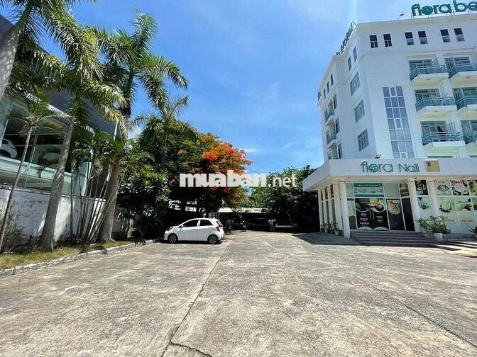 Cho thuê hơn 1000m2 mặt tiền 30m Phạm Văn Đồng, kinh doanh đa dạng