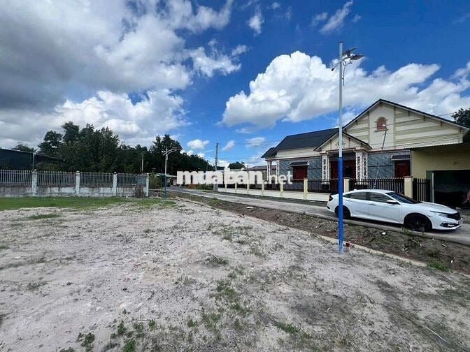 Ai cũng nói: “Muốn đất gần KCN, dân ở đông”
Ở Minh Hưng – Đồng Nai nè