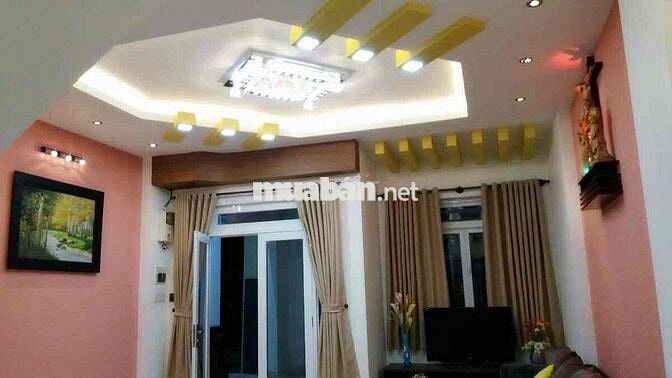 Bán nhà 5.55x18m, 2 lầu, 4pn, hẻm xe hơi thông, Trường Chinh, Q12
