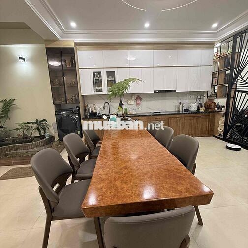Nhà phố hiện đại 2 lầu 190m², tiện nghi cao cấp, phù hợp VP & chuyên g
