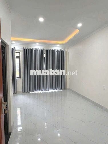Cho thuê nhà 2 lầu gần vincom ngã tư 550