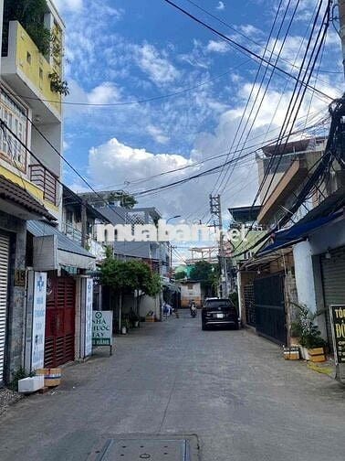 Bán nhà 5.55x18m, 2 lầu, 4pn, hẻm xe hơi thông, Trường Chinh, Q12