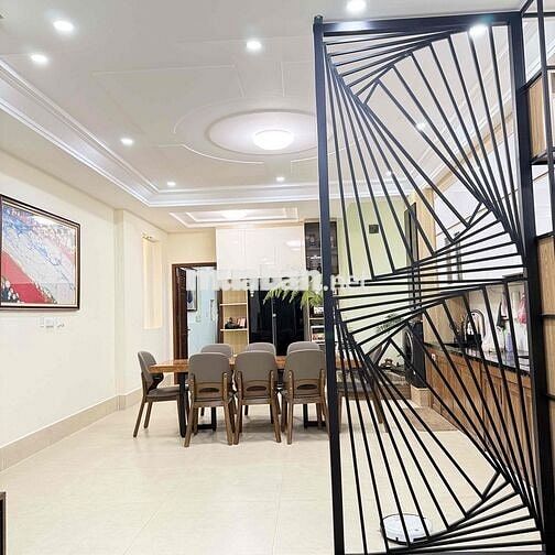 Nhà phố hiện đại 2 lầu 190m², tiện nghi cao cấp, phù hợp VP & chuyên g