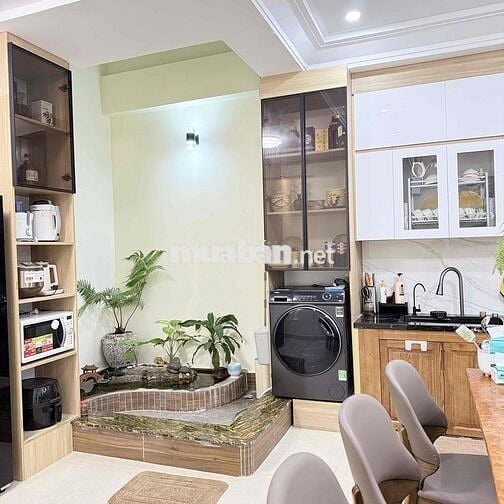 Nhà phố hiện đại 2 lầu 190m², tiện nghi cao cấp, phù hợp VP & chuyên g
