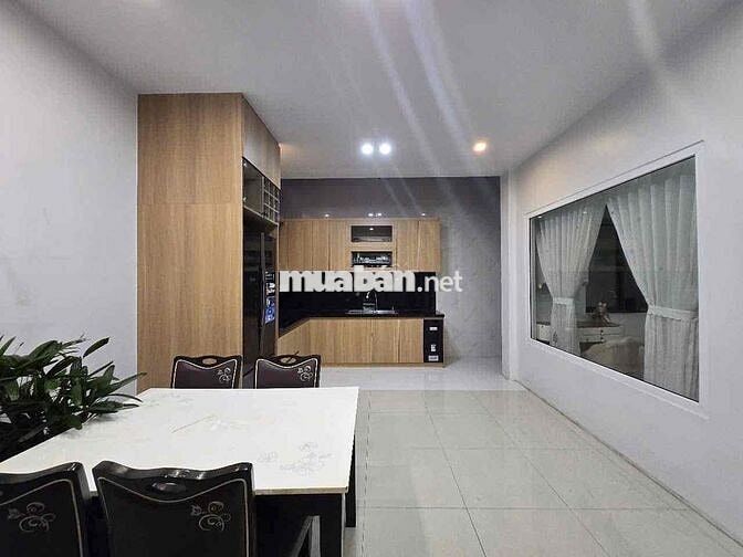 bán nhà ROYAL PARK vị trí gần đường Lê đức anh