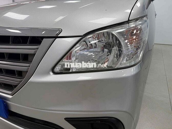 Toyota Innova 2015 2.0E - 68000 km