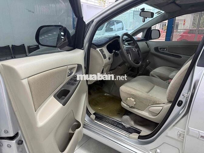 Toyota Innova 2015 2.0E - 68000 km