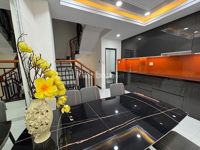 3 lầu t.kế Singapore full nội thất ccấp hẻm xe hơi Khu VIP Quang Trung