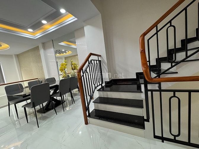 3 lầu t.kế Singapore full nội thất ccấp hẻm xe hơi Khu VIP Quang Trung