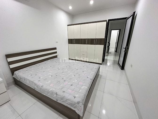 Bán nhà DT:41m2x4T, tại Nguyễn Sơn, L.Biên, ô tô đỗ cách cửa tầm 10m