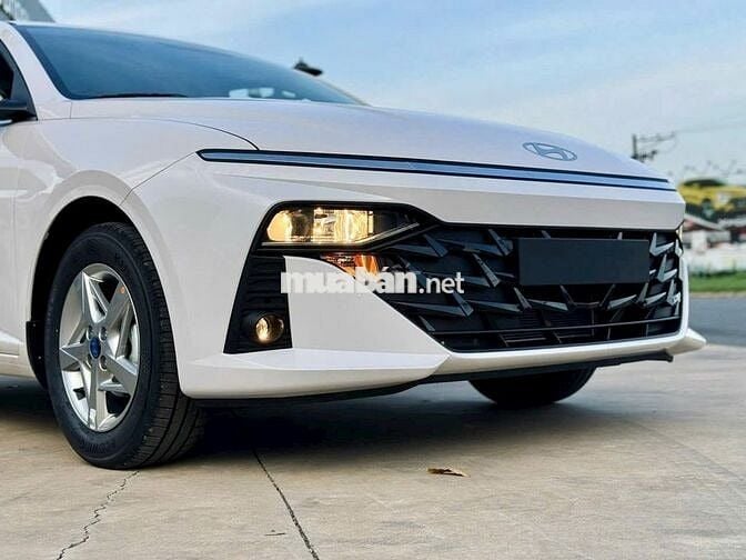 Hyundai Accent 2025 1.5 AT mới ở Hyundai Ngọc Phát