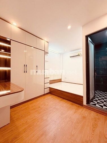 Nhà đẹp long lanh ngõ Đội Cấn, giá 4.98 tỷ, 18m2x6T, ẢNH THẬT 