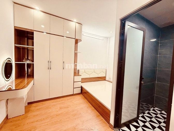 Nhà đẹp long lanh ngõ Đội Cấn, giá 4.98 tỷ, 18m2x6T, ẢNH THẬT 