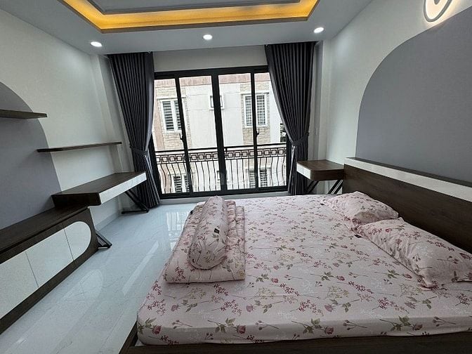 3 lầu t.kế Singapore full nội thất ccấp hẻm xe hơi Khu VIP Quang Trung