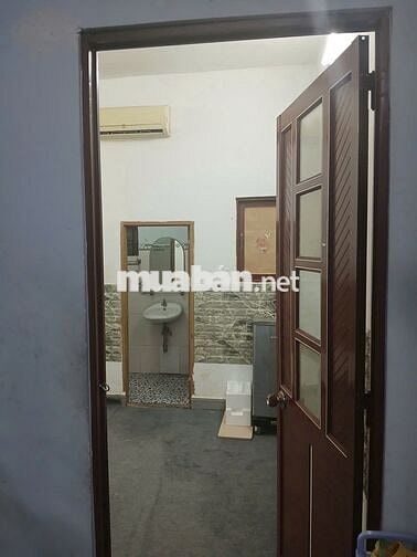 Phòng ở Lầu 1 đầy đủ nội thất (12m2) - Đường Bùi Quang là
