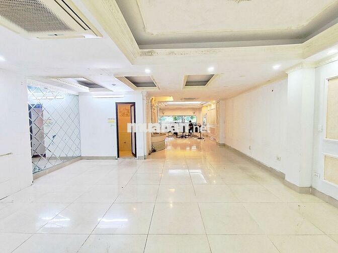 Cho thuê văn phòng Lê Trọng Tấn 100m2 16r view hồ thoáng đẹp sàn vuông