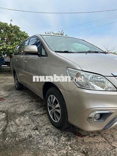 Toyota Innova 2013 J - 100000 km